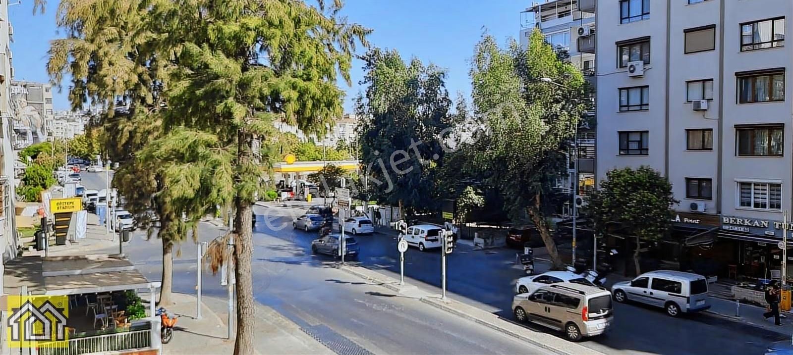 Mithatpaşa Cad. Üzerinde Süper Lokasyonda Eşyalı 3+1 Daire