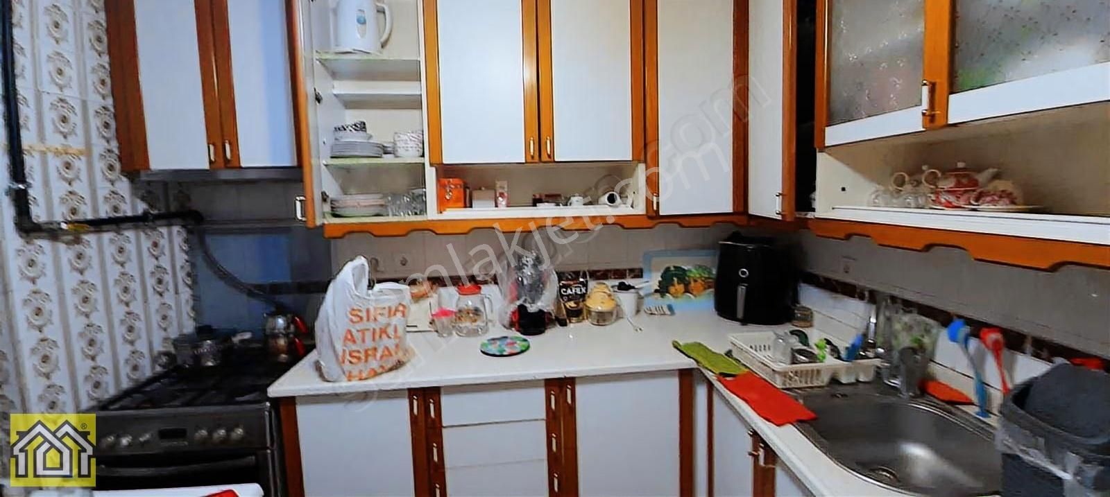 Mithatpaşa Cad. Üzerinde Süper Lokasyonda Eşyalı 3+1 Daire - Görsel 3