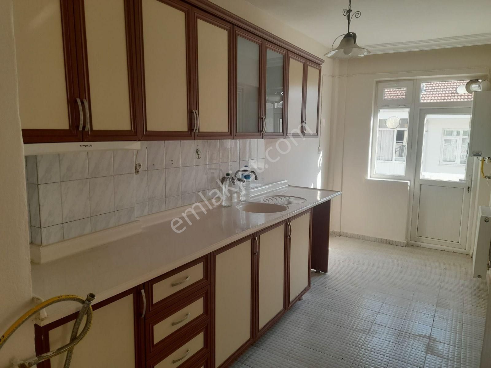 Demetevler Metro Yani Kiralik 3+1 Esyasiz - Görsel 9