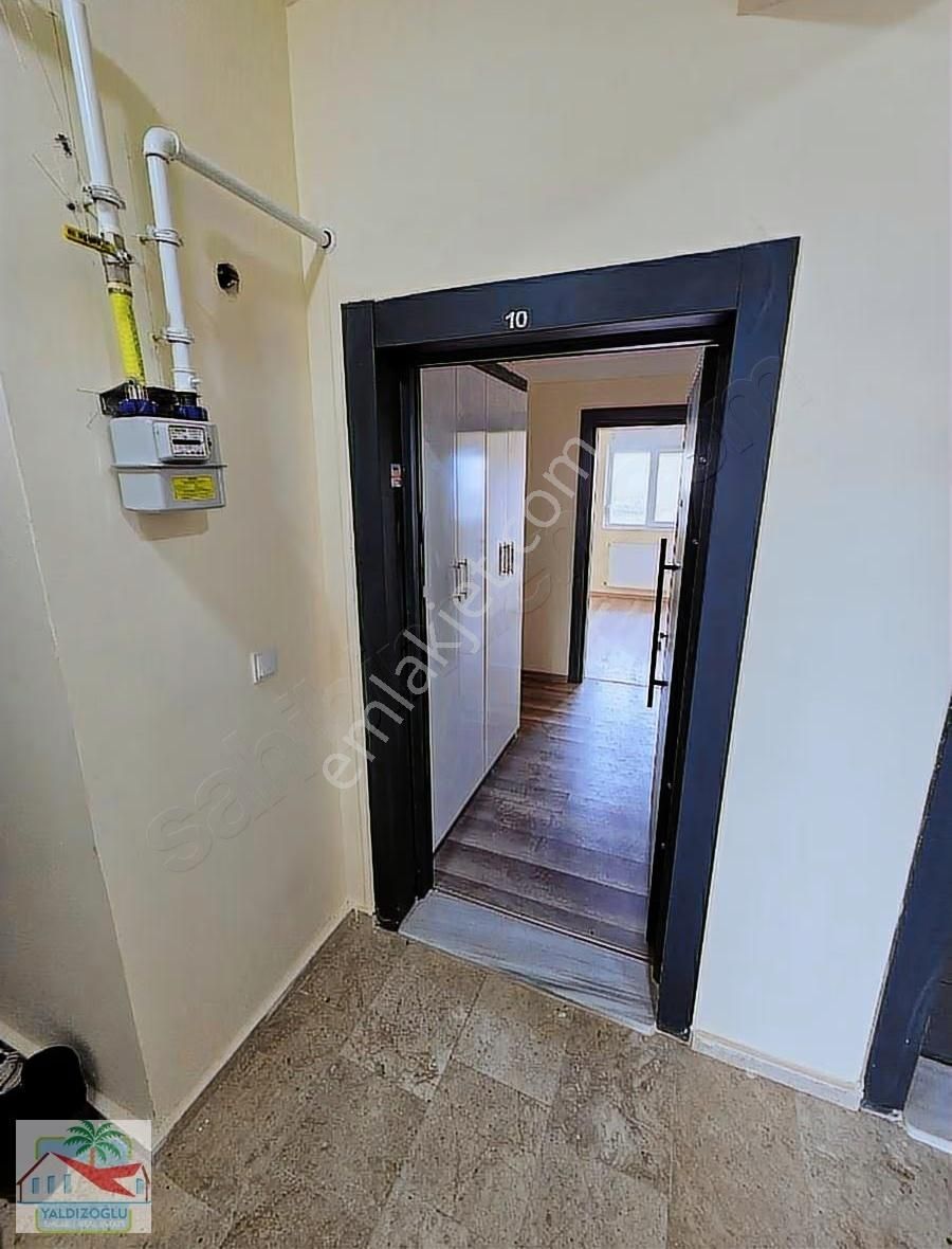 Atatürk Cd. Üzerinde Kiralık Sıfır, Kombili 2+1 Daire