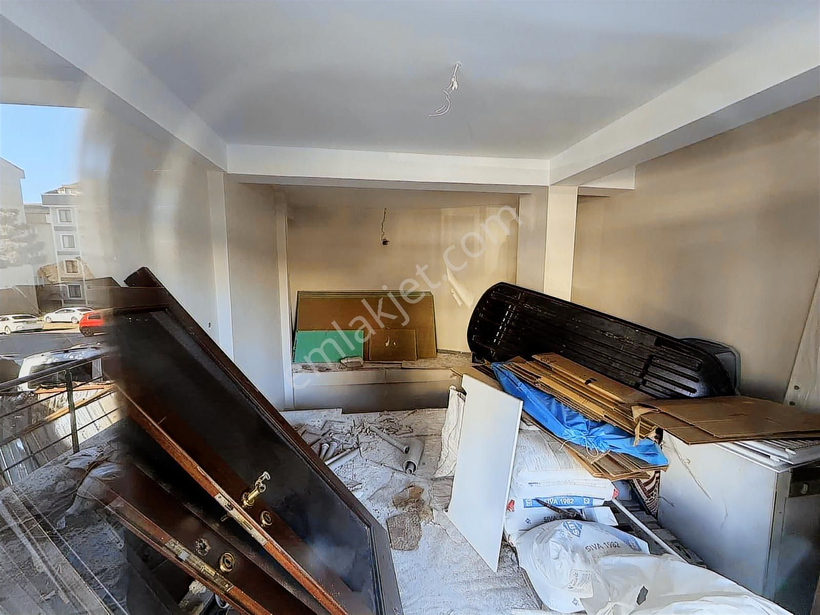 F-l Emlaktan Emaar Avm Libadiye Yakını Caddeüstü Çift Kat Dükkan - Görsel 6