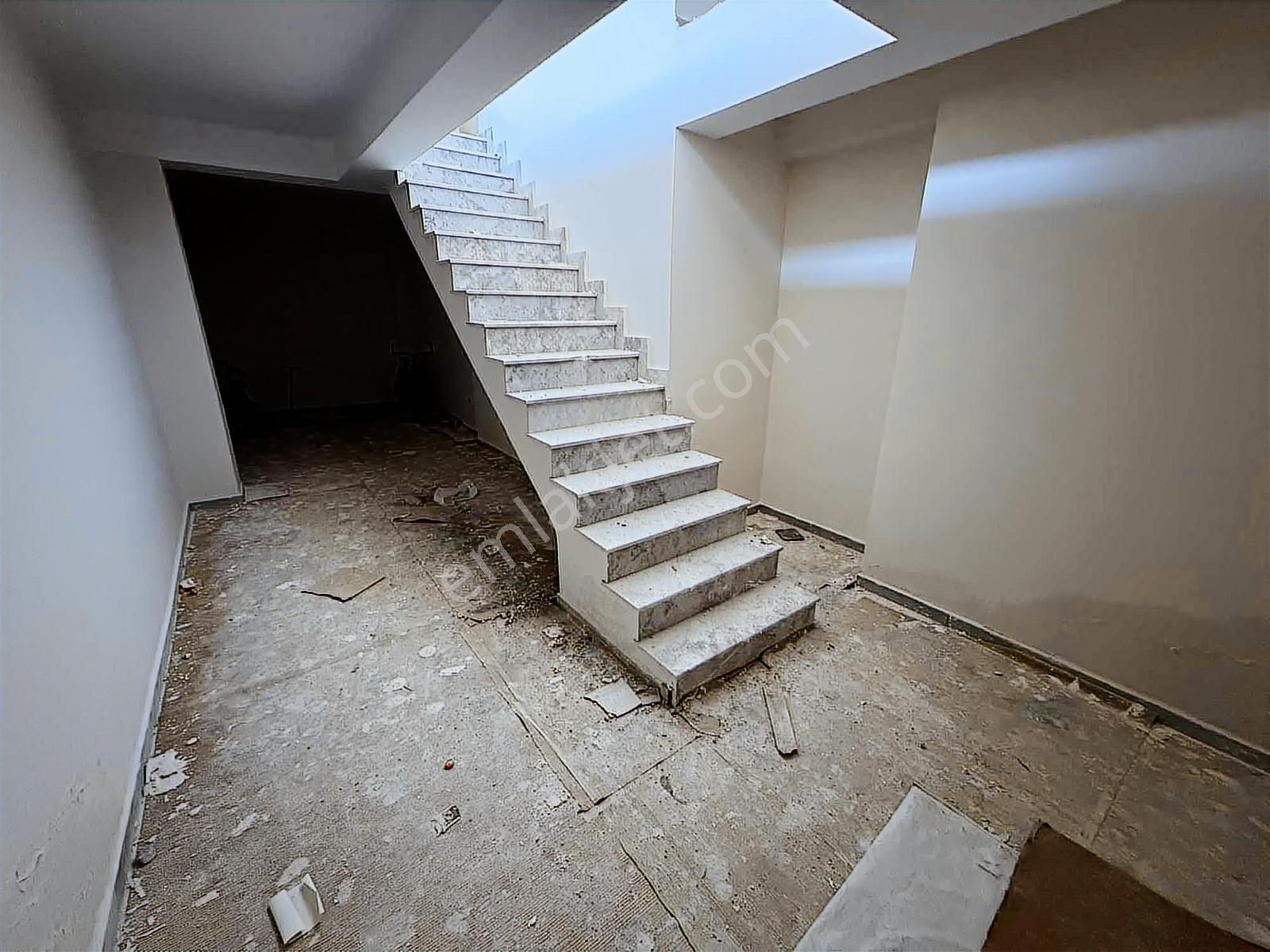 F-l Emlaktan Emaar Avm Libadiye Yakını Caddeüstü Çift Kat Dükkan - Görsel 8