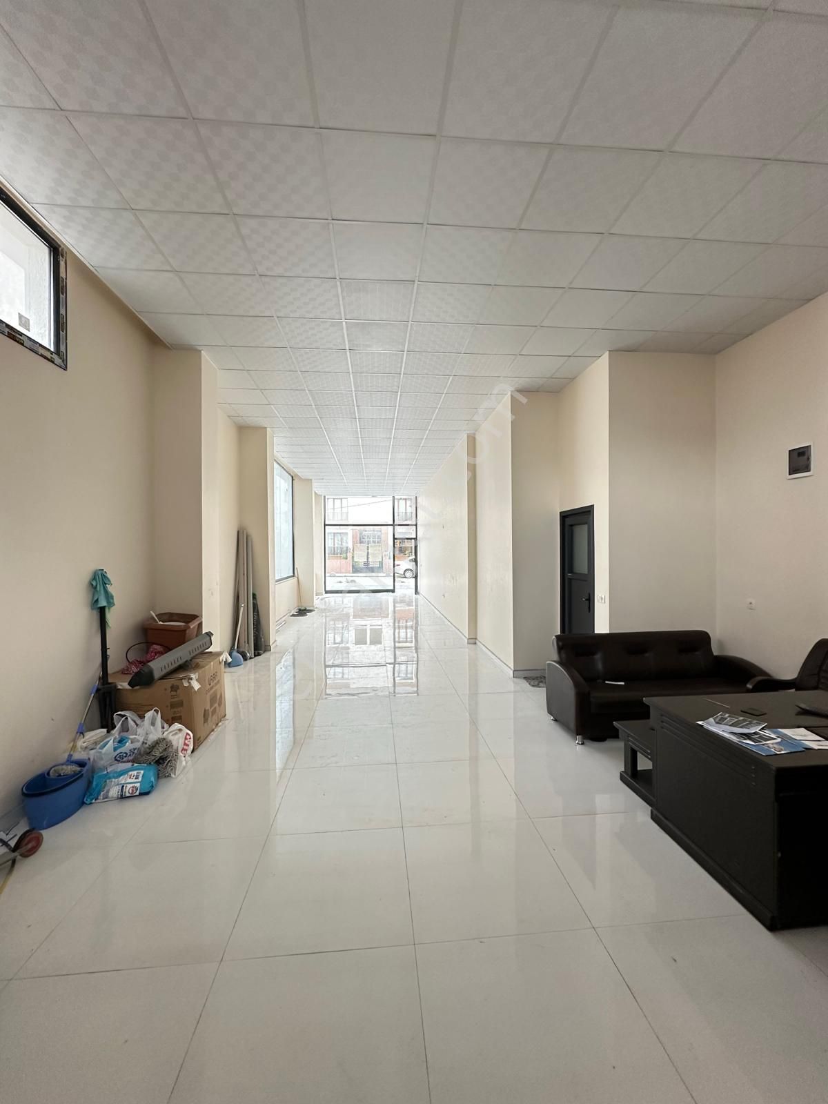 İnşaa'dan Kavaklı'da Marinaya Komşu Satılık Dükkan Fırsatı