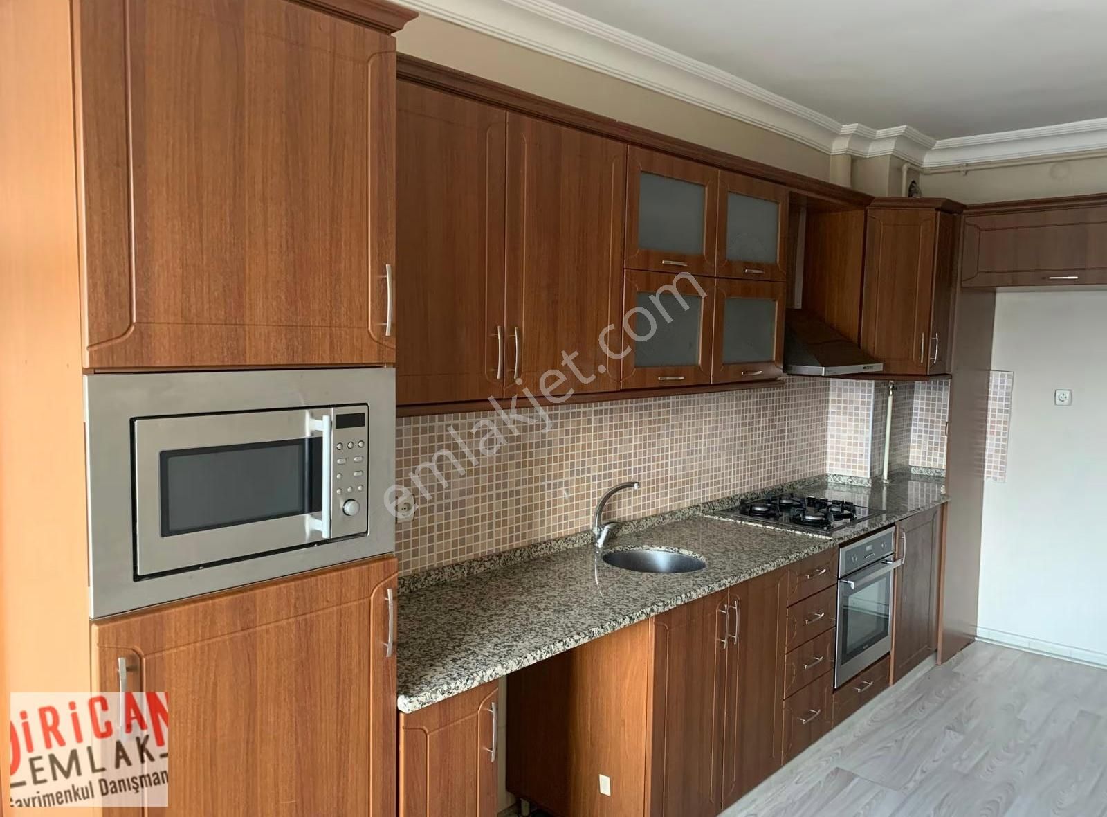 Dirican Konya Nişantaş'ta Cadde Üzeri 3+1 Kiralık Son Kat Daire - Görsel 2