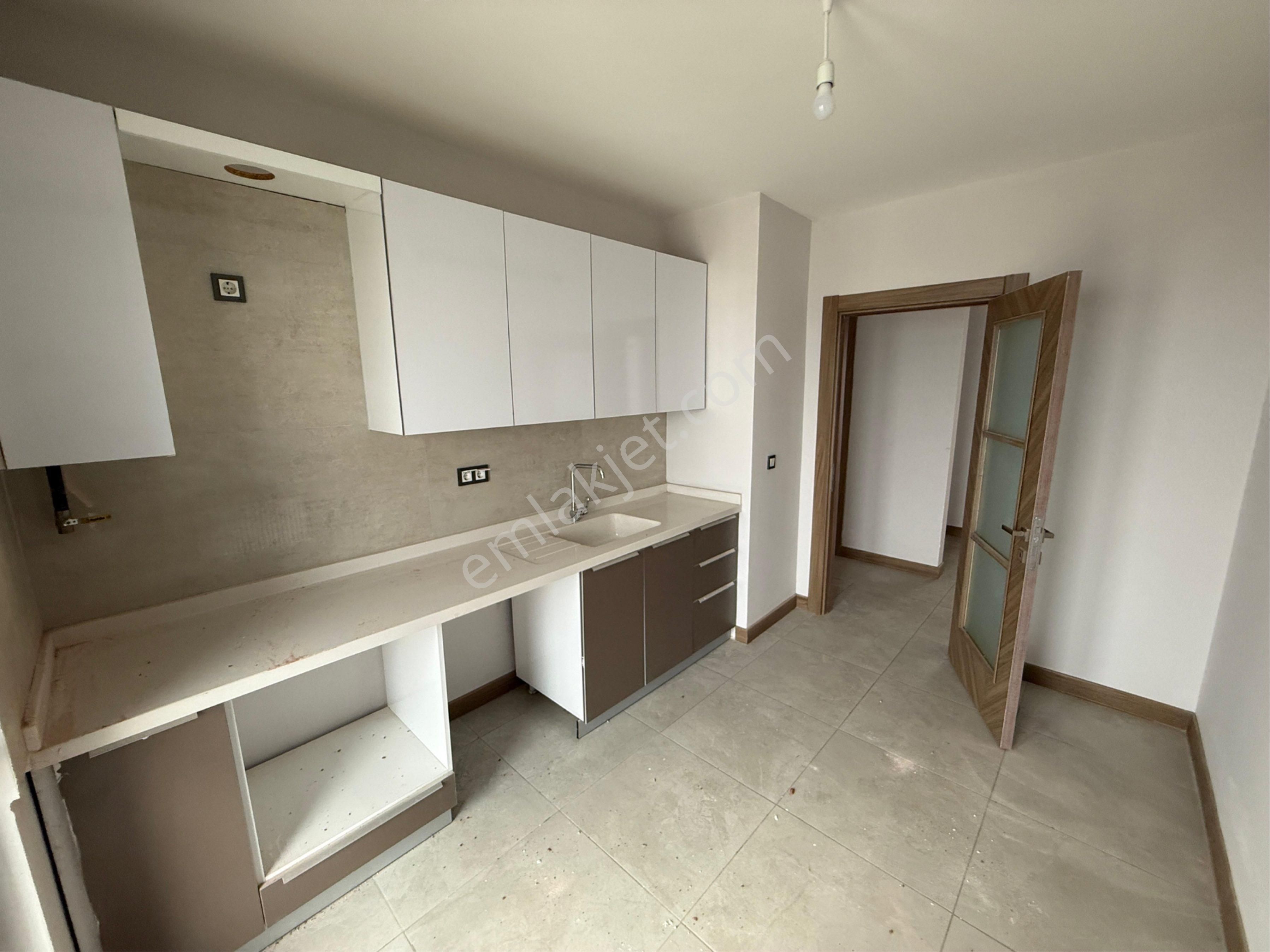 Göl Manzaralı 2+1 Kapalı Mutfak Kiralık Daire