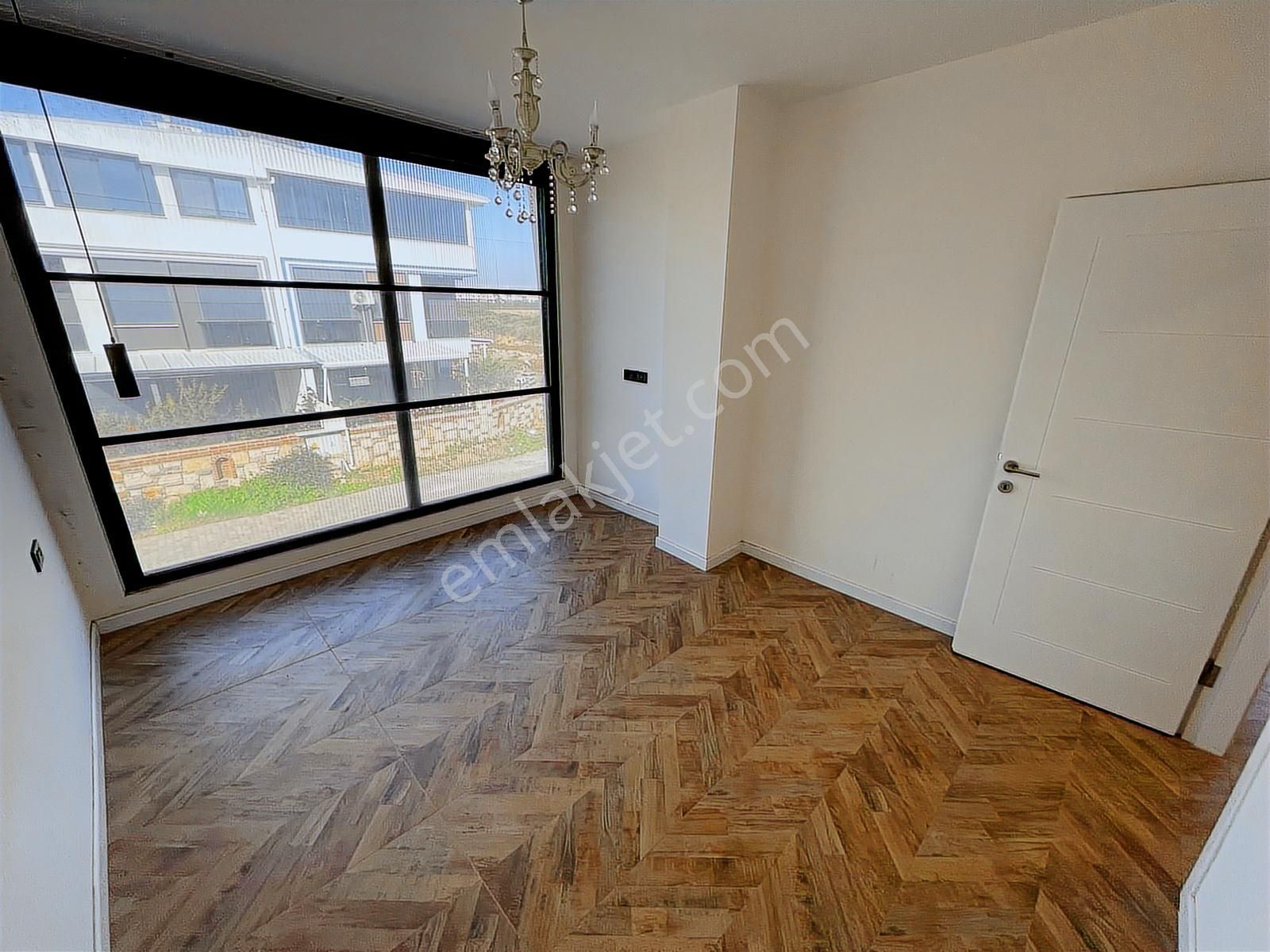 Havuzlu Sıtede Yerden Isıtmalı 3+1 Köşe Vılla - Görsel 18