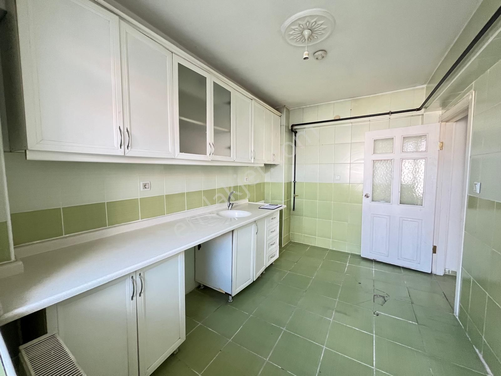 Koza Emlak'tan Topçu Mahalesinde Ara Katta Yapılı Bağımsız 3+1 Kiralık Daireee - Görsel 4
