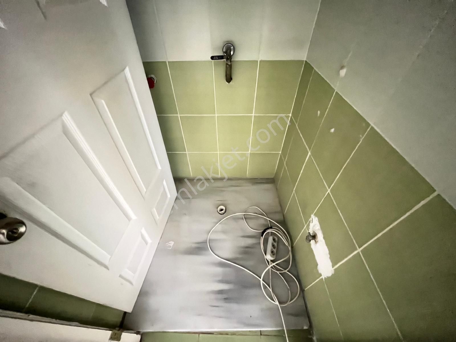Koza Emlak'tan Topçu Mahalesinde Ara Katta Yapılı Bağımsız 3+1 Kiralık Daireee - Görsel 35
