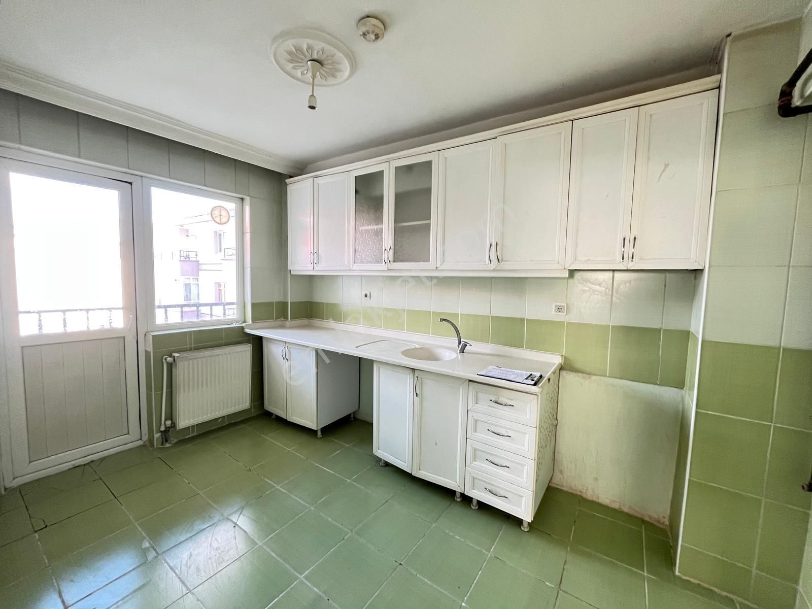 Koza Emlak'tan Topçu Mahalesinde Ara Katta Yapılı Bağımsız 3+1 Kiralık Daireee - Görsel 8