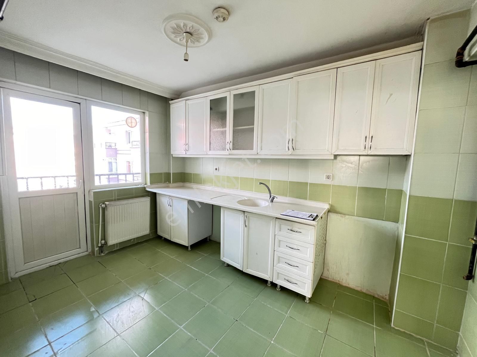 Koza Emlak'tan Topçu Mahalesinde Ara Katta Yapılı Bağımsız 3+1 Kiralık Daireee - Görsel 2