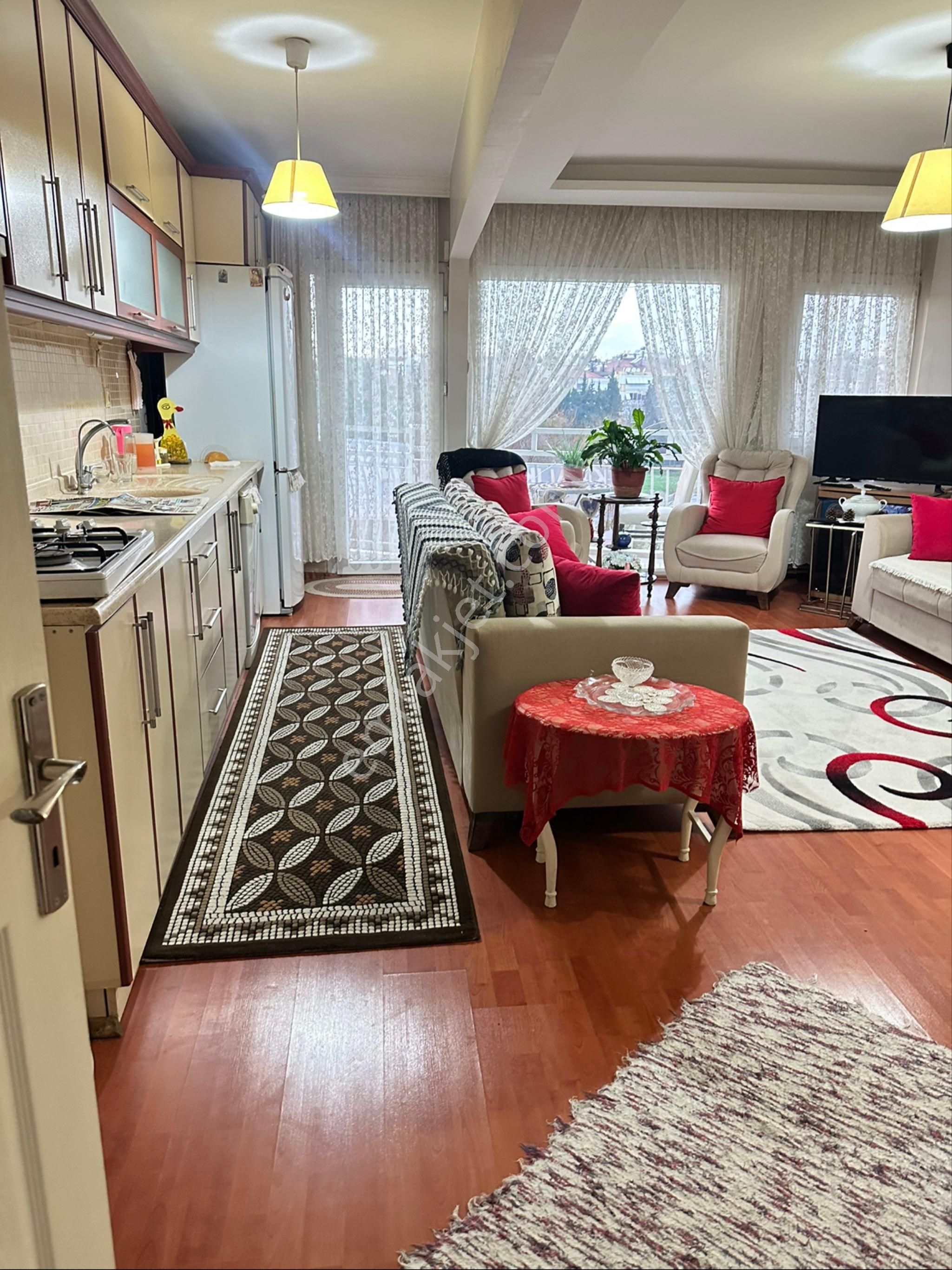 Karşıya Alaybey İzban Yürüme Mesfesinde Full Eşyalı 3+1 Daire