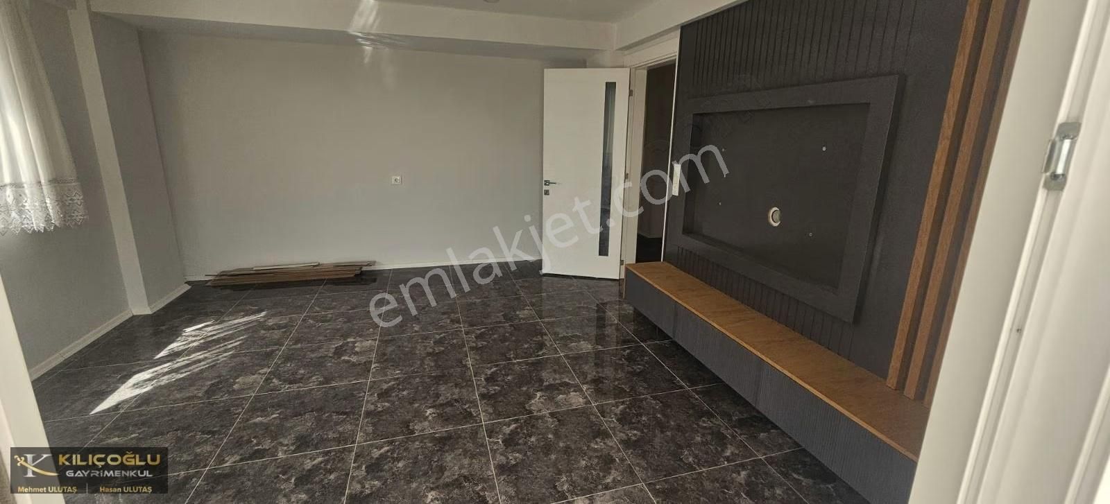 Yenişafakta Ferhatlar Koleji Altında Müstakil Tadında Ara Kat - Görsel 24