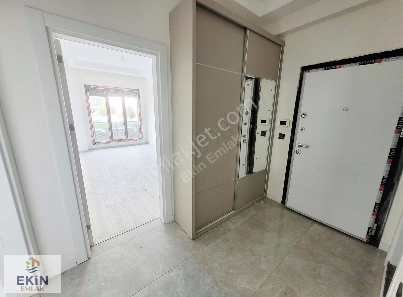 İkizçay'da Havuzlu, Güvenlikli Lüks Sitede Sıfır, Arakat 2+1! - Görsel 32