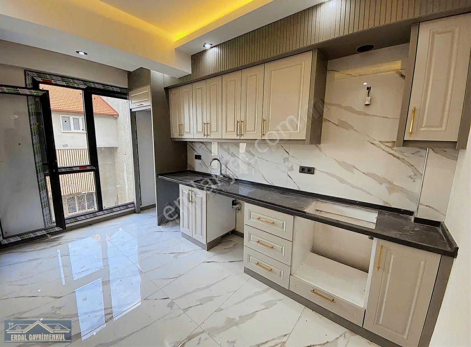 Fatih Te Satılık Sıfır Asansörlü Fırsat Daire - Görsel 2