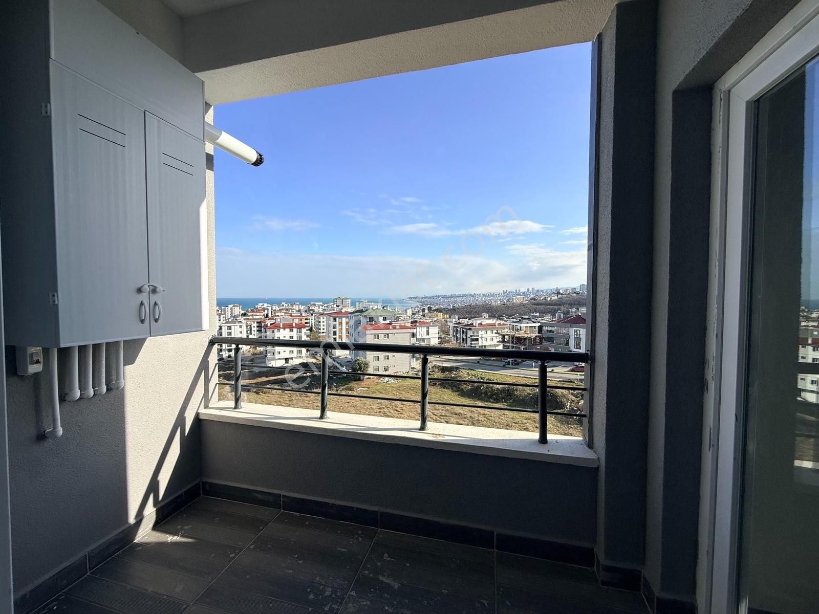 Körfez'de Havuzlu Sitede Deniz Manzaralı Geniş 1+1 Daire - Görsel 5