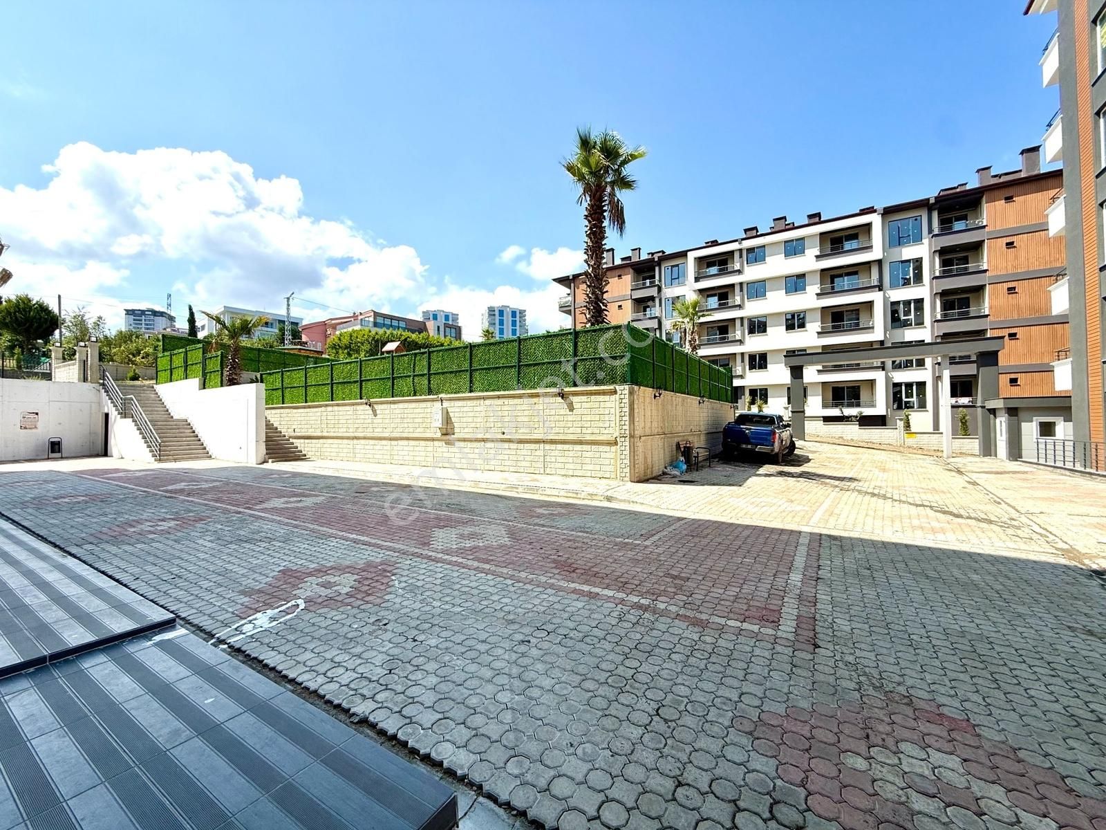 Körfez'de Havuzlu Sitede Deniz Manzaralı Geniş 1+1 Daire - Görsel 28