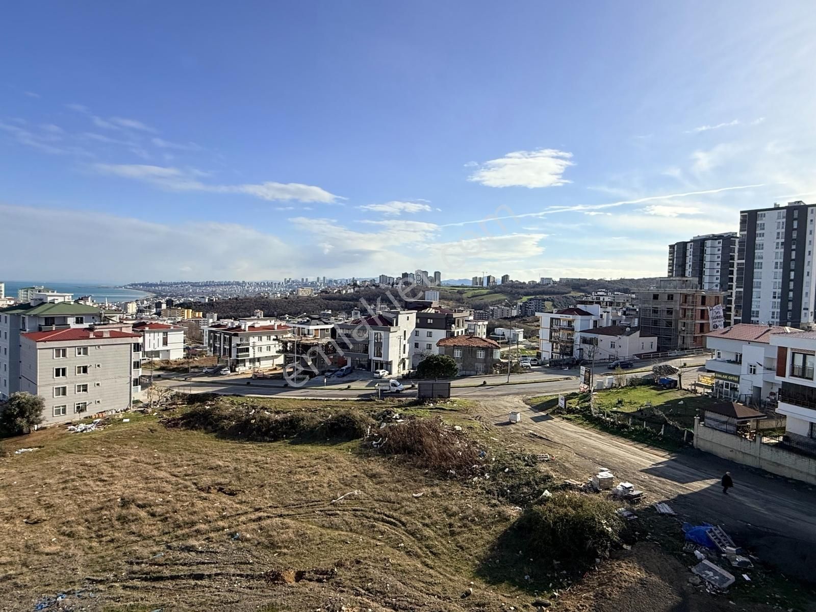 Körfez'de Havuzlu Sitede Deniz Manzaralı Geniş 1+1 Daire - Görsel 23