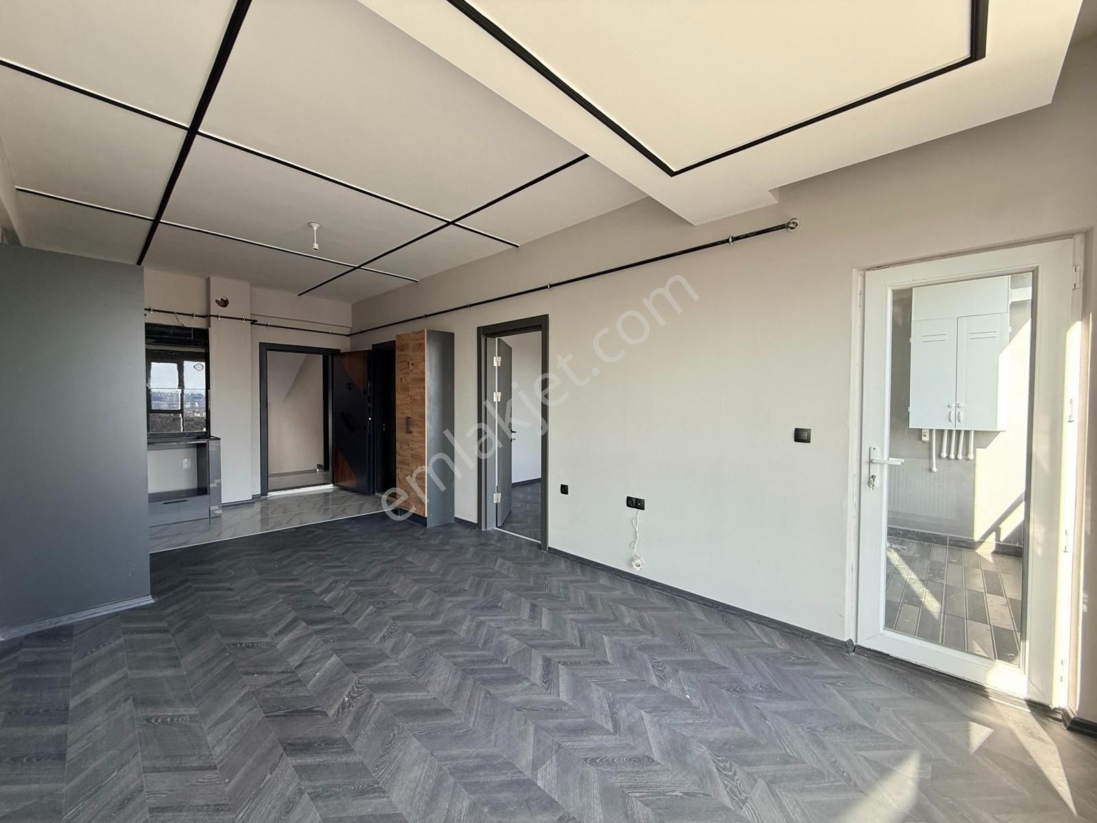 Körfez'de Havuzlu Sitede Deniz Manzaralı Geniş 1+1 Daire - Görsel 12