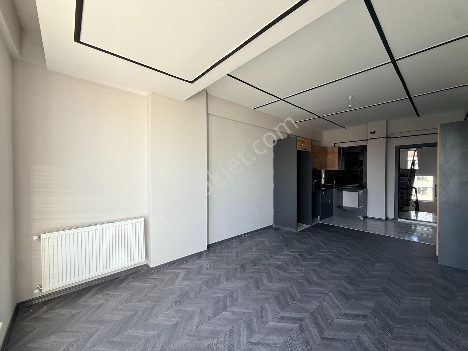 Körfez'de Havuzlu Sitede Deniz Manzaralı Geniş 1+1 Daire - Görsel 13