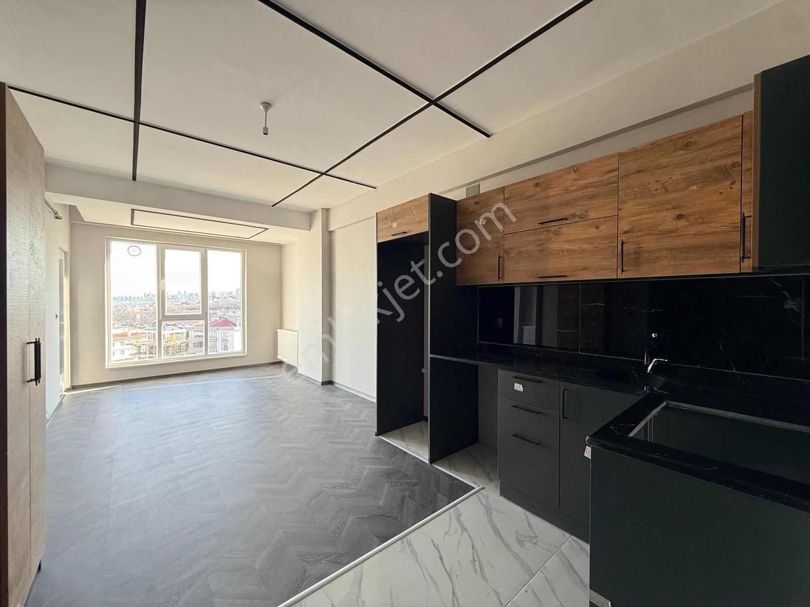 Körfez'de Havuzlu Sitede Deniz Manzaralı Geniş 1+1 Daire - Görsel 7