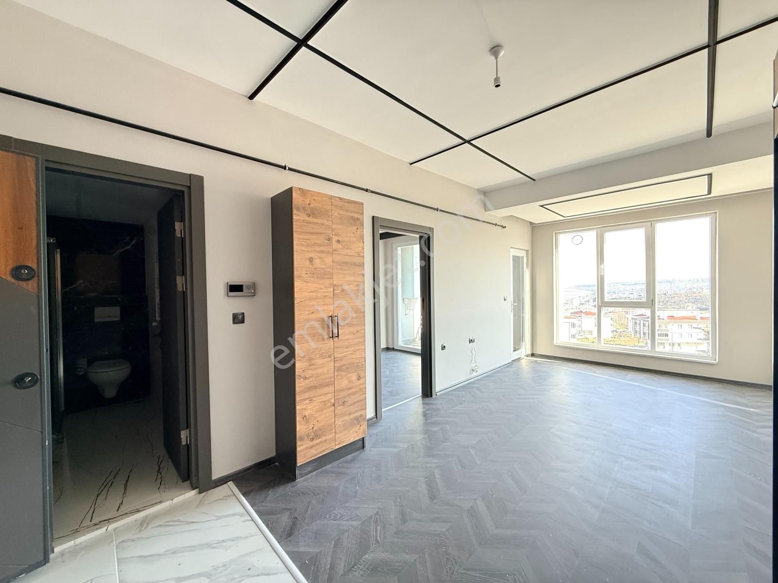 Körfez'de Havuzlu Sitede Deniz Manzaralı Geniş 1+1 Daire - Görsel 11