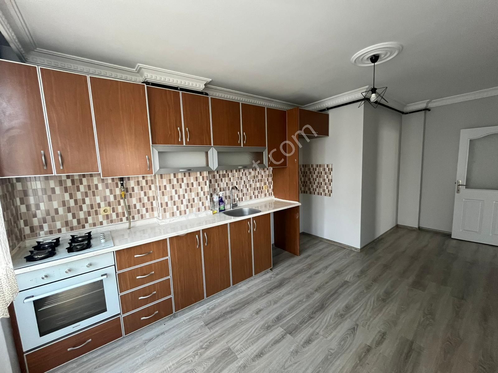 Adana Yurt Mahallesi Hayalpark Çivarında Okul Bölgesinde Doğalgazlı 3+1 Fırsat Kiralık Daire