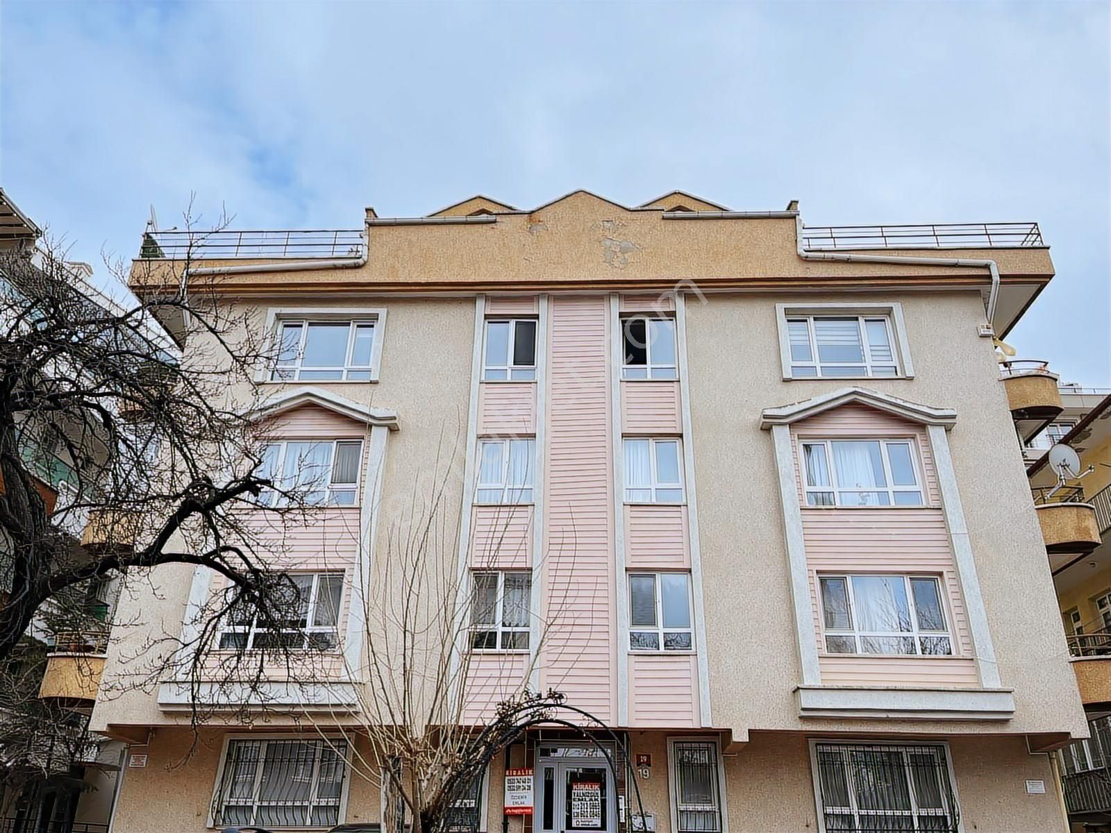 Sbell'den Emek'te Genç Binada Otoparklı 3+1 Ters Dubleks