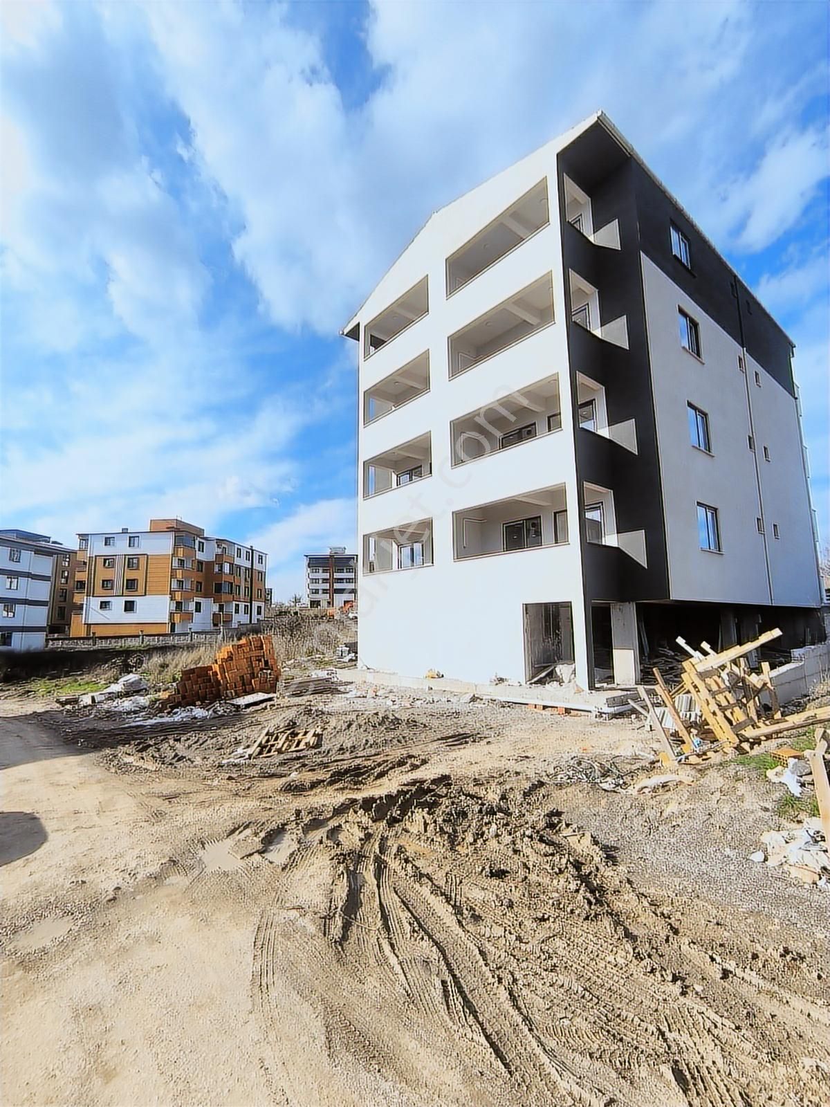 Turkuaz'dan Barış'ta Yerden Isıtma Üç Cephe 2+1 Satılık Daire