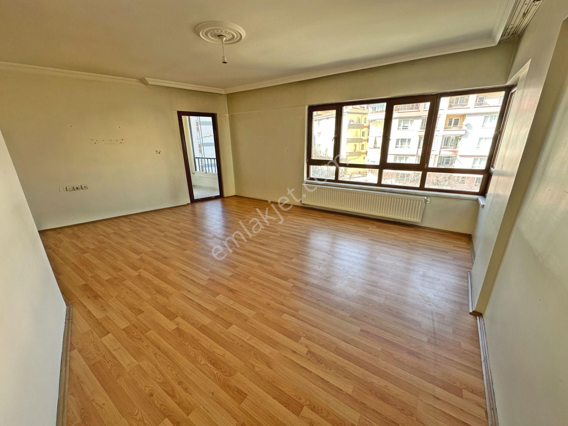 Hürel Düzlükte Ara Kat Park Manzaralı Önü Açık 3+1 Satılık Daire - Görsel 3