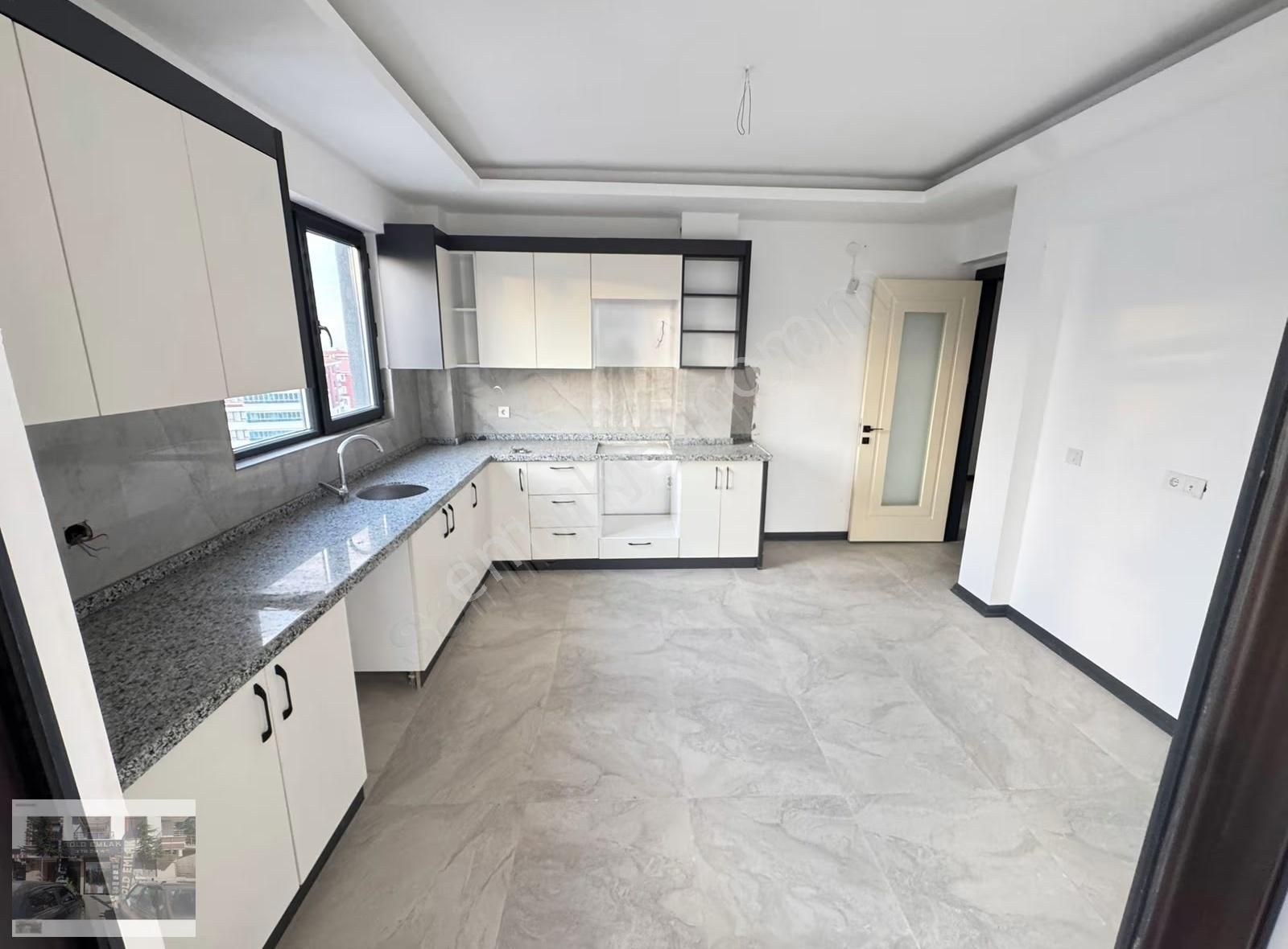 Yeşil Kuşak Caddesi'nde Lüks Sitede 4+1 Katta Sıfır Daire - Görsel 5