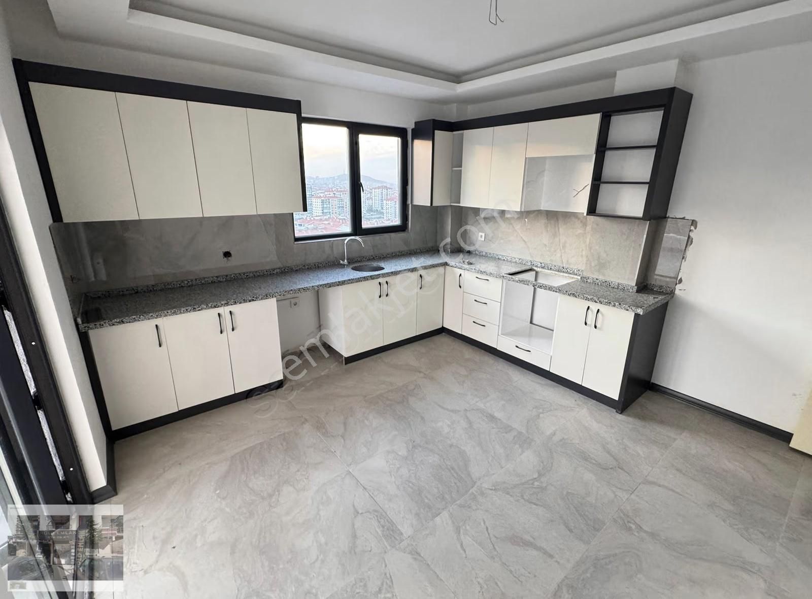 Yeşil Kuşak Caddesi'nde Lüks Sitede 4+1 Katta Sıfır Daire - Görsel 11