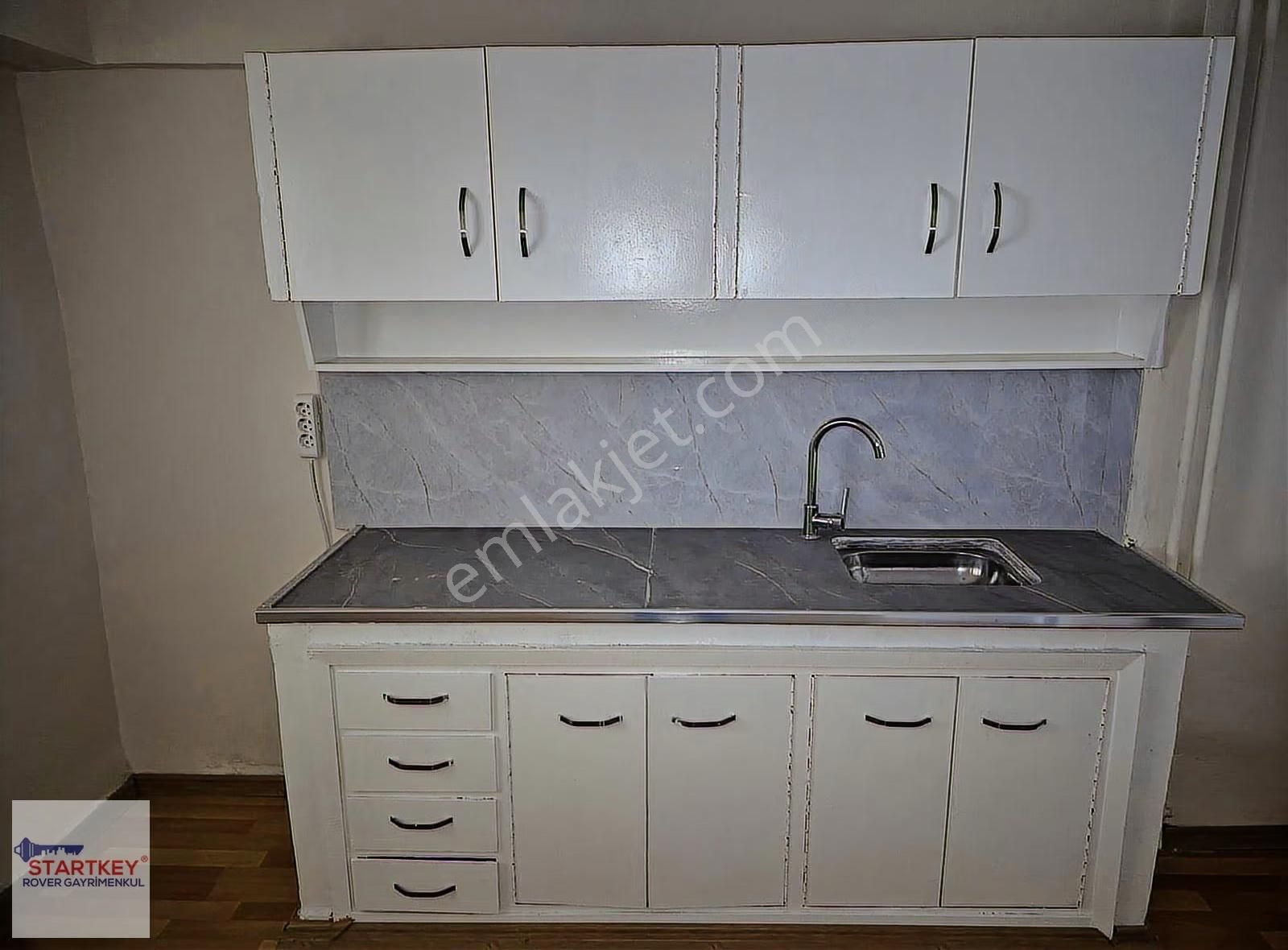 Bayraklı Mansuroğlu Mahallesinde Kiralık 3+1 Geniş Daire - Görsel 24