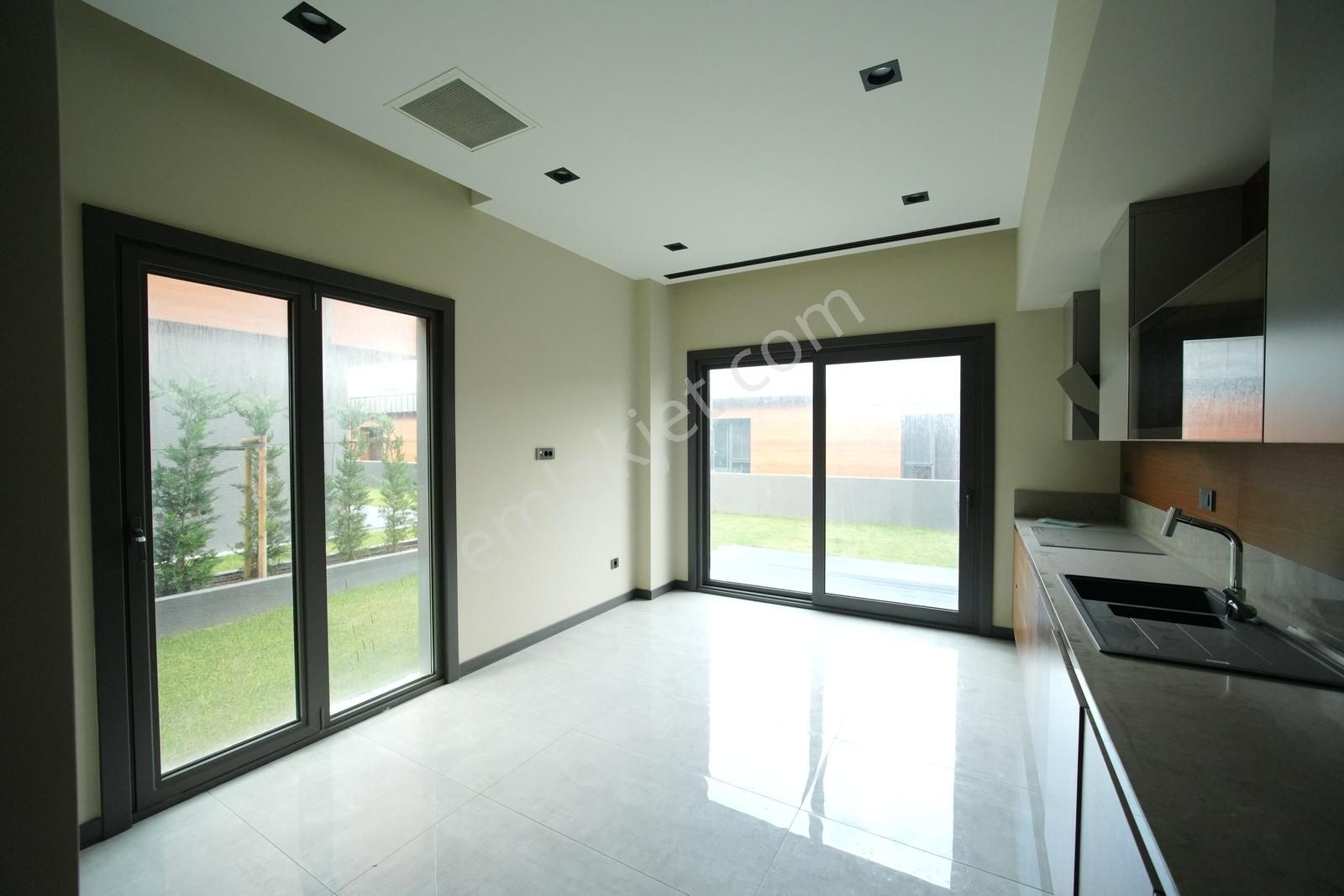 Mevsim İstanbul Bahçeşehir 7+2 Müstakil Tripleks Satılık Villa - Görsel 10