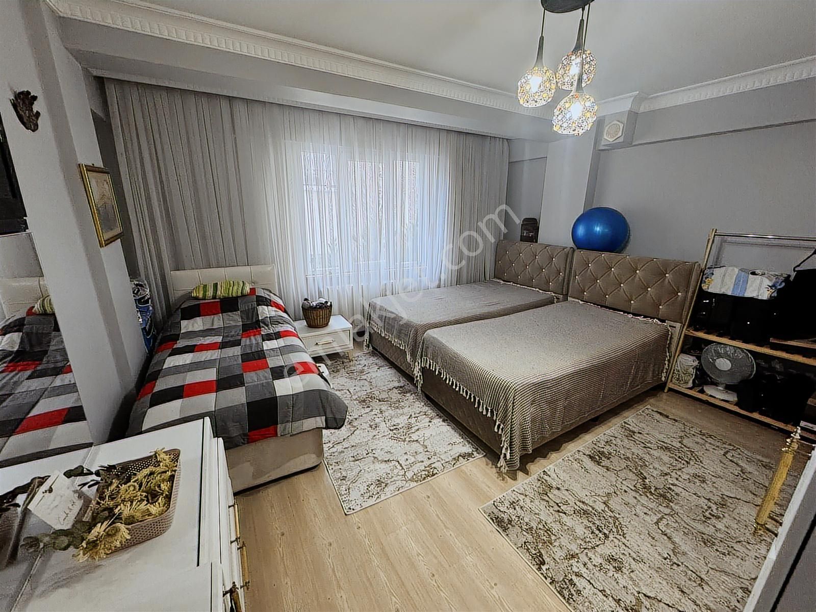 Bezirganbahçe'de 2+1 Satılık Balkonlu 100 M2 Yüksek Giriş - Görsel 5