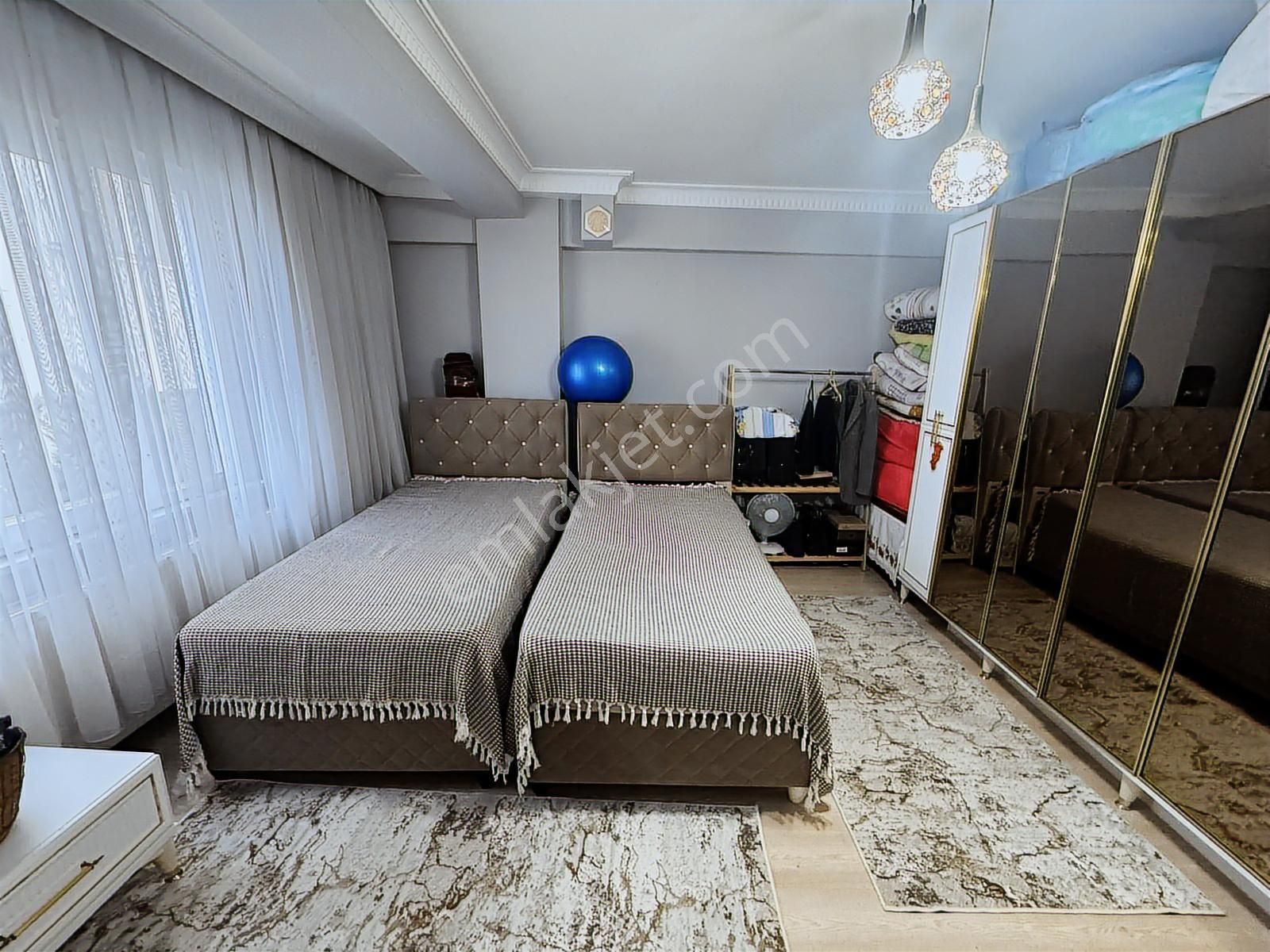 Bezirganbahçe'de 2+1 Satılık Balkonlu 100 M2 Yüksek Giriş - Görsel 6