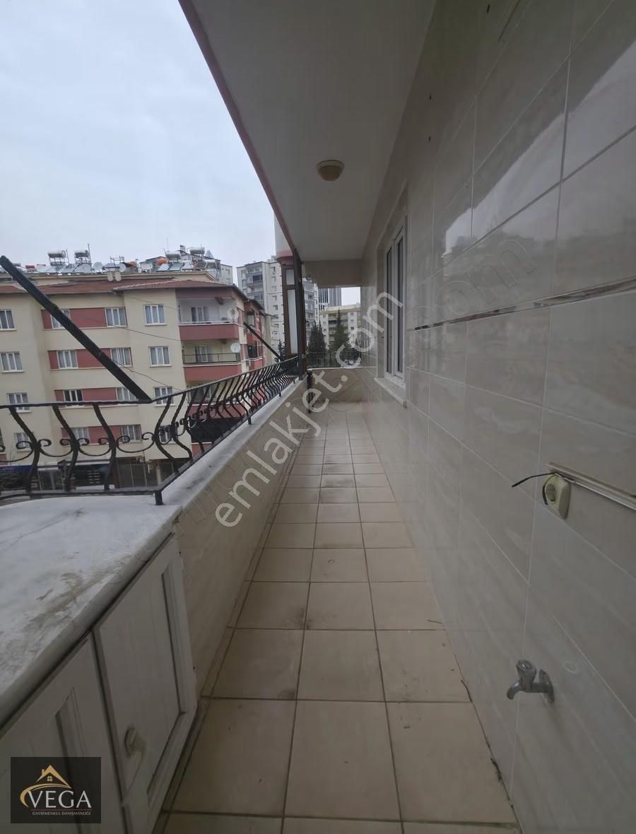 Mücahitler Mah. Satılık Göbek Kat Full Bakımlı Geniş 3+1 Daire - Görsel 5