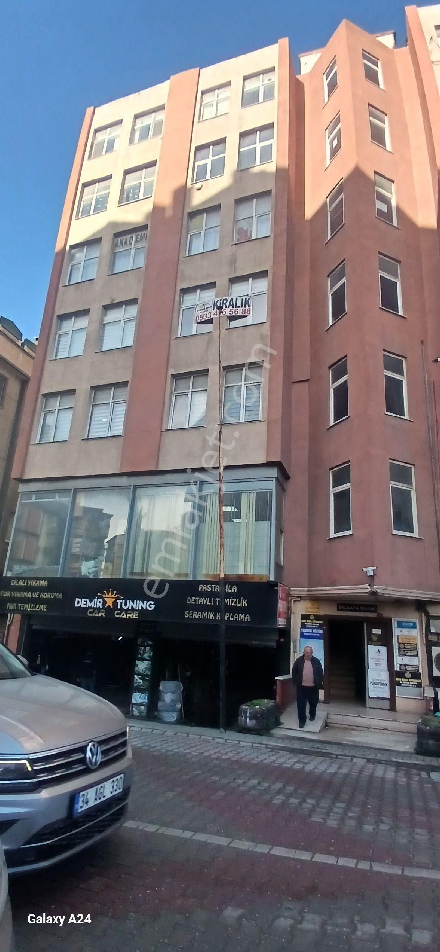 Avcılar E-5 Üzerinde Merrobüs Durağı Yakını 180 M2 Ofis Katı Kiralık - Görsel 3