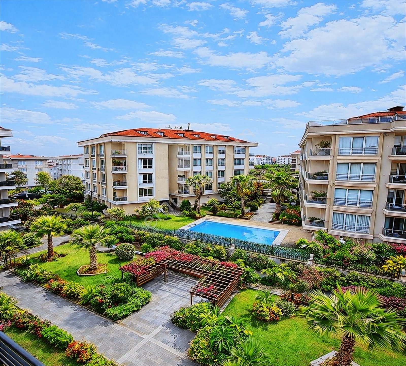 Beykent Bey Garden Sitesi'nde Geniş M2 Oturuma Uygun 3+1 Satılık