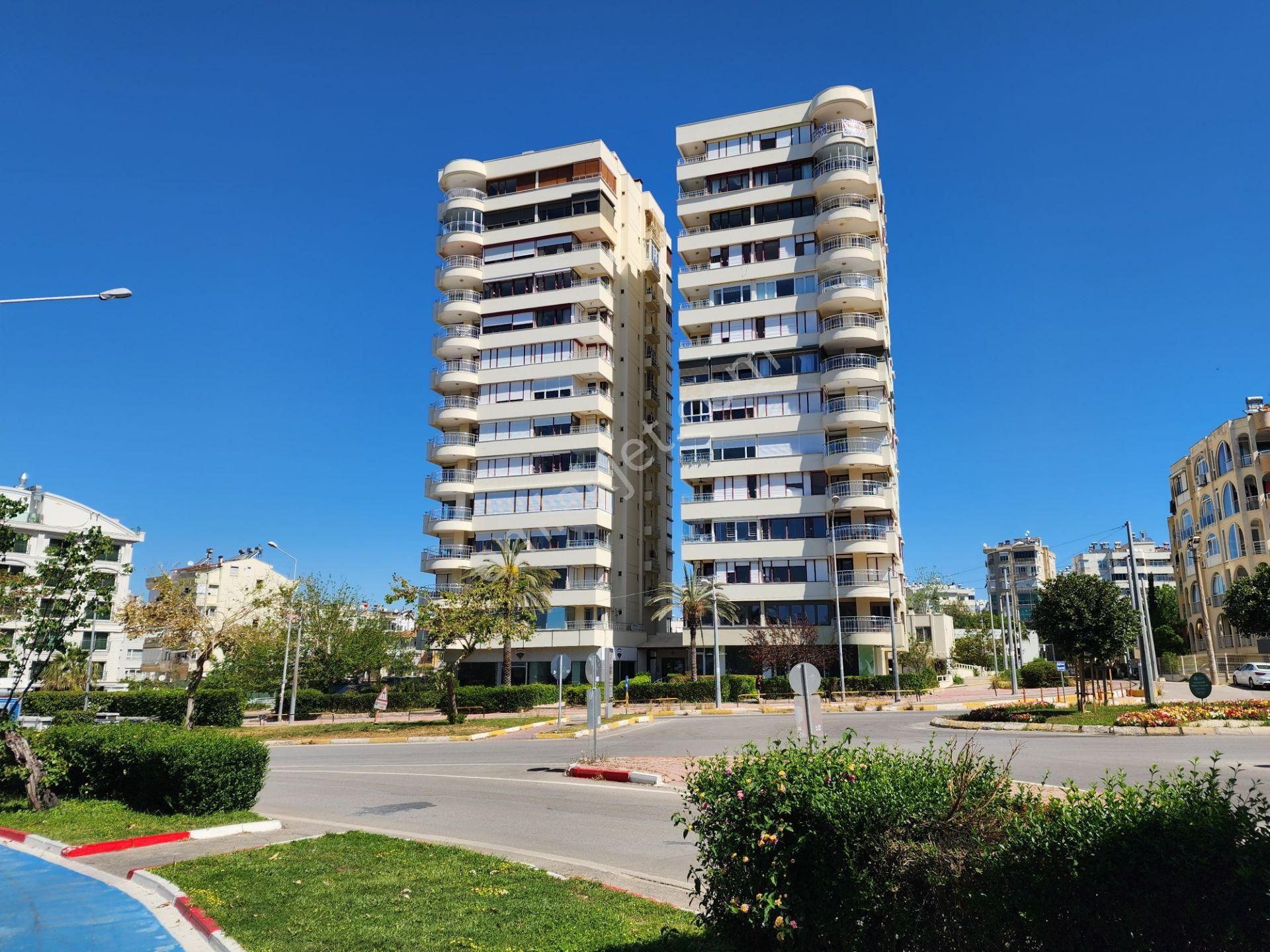 Antalya Işıklar'da Full Deniz Manzaralı Eşyalı Kiralık 3+1 Daire