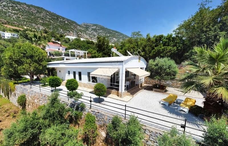 Yaylalıda 1.725 M2 Arsaya Sahip Tek Katlı 2+1 Müstakil Villa