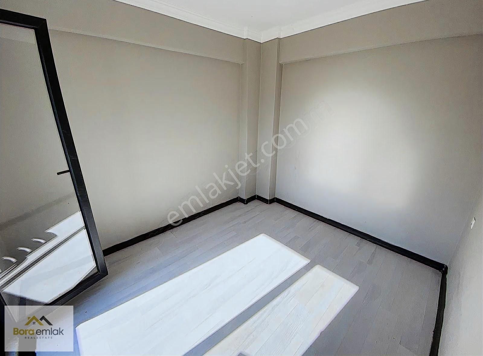 Bora Emlak'dan Hastane Mahallesi'nde 1+1 Kiralık Daire - Görsel 12