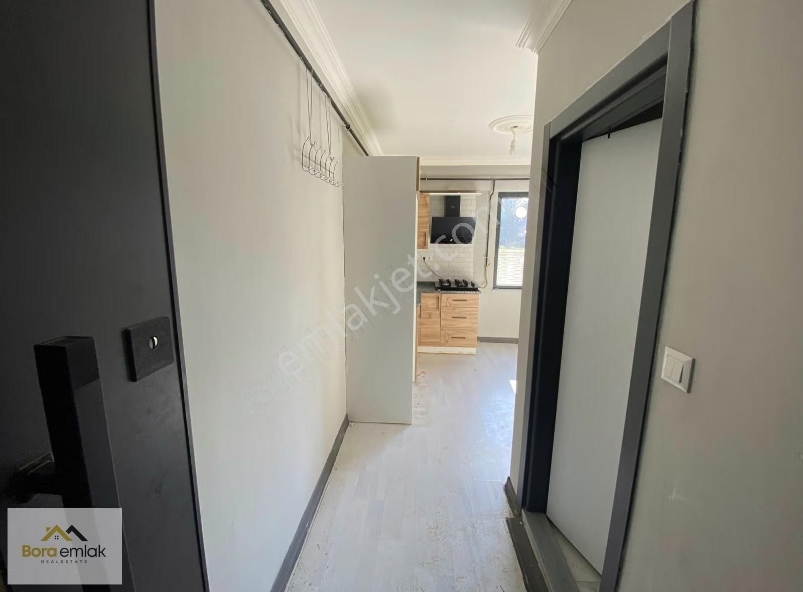Bora Emlak'dan Hastane Mahallesi'nde 1+1 Kiralık Daire - Görsel 6