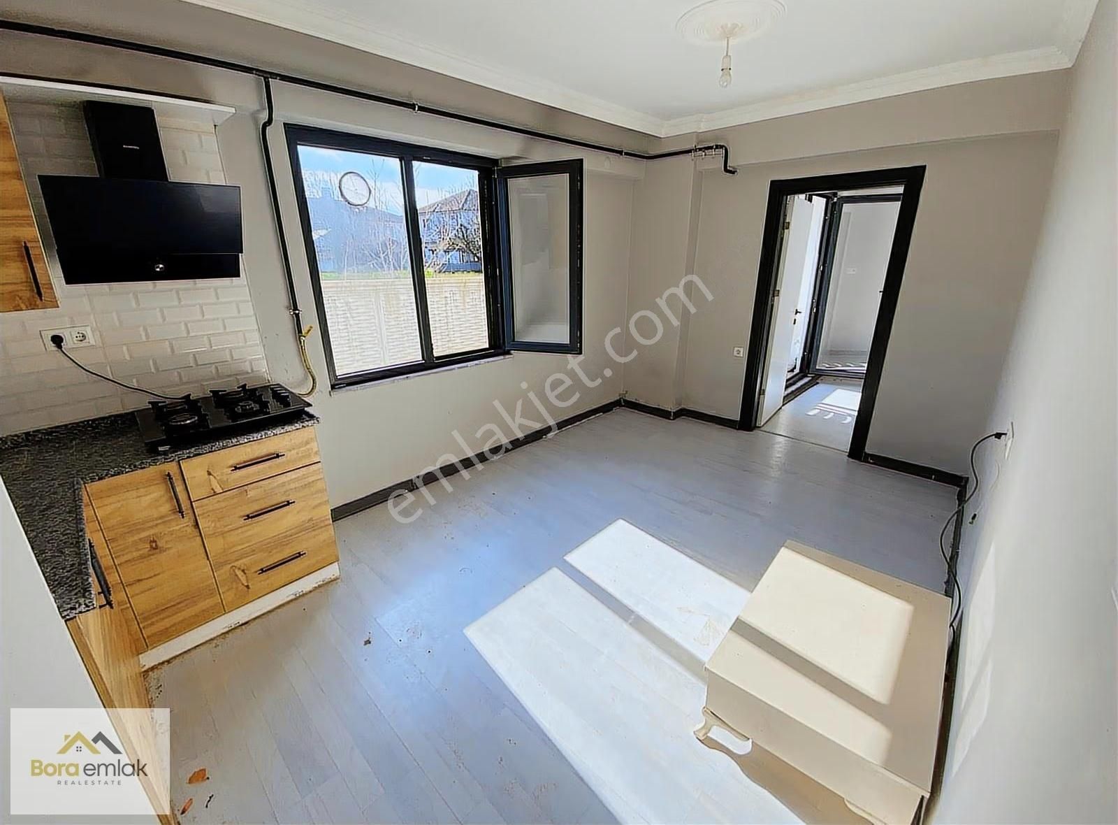 Bora Emlak'dan Hastane Mahallesi'nde 1+1 Kiralık Daire - Görsel 11