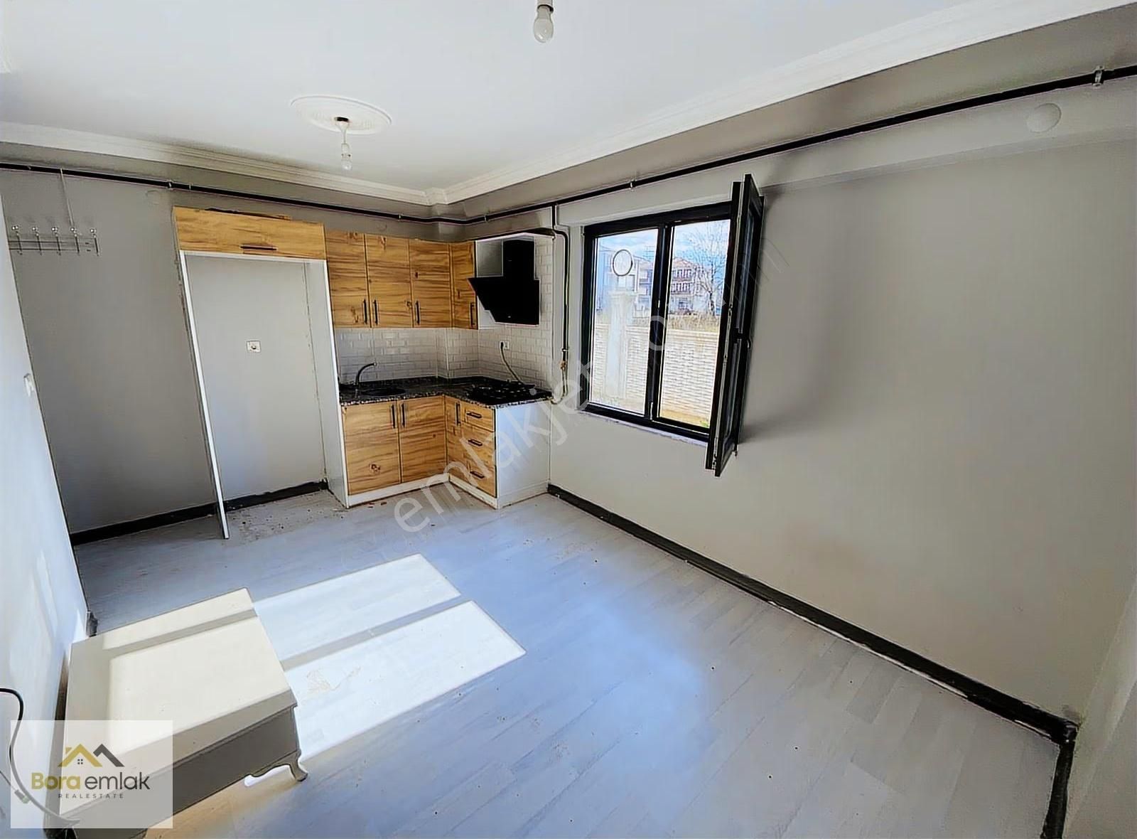 Bora Emlak'dan Hastane Mahallesi'nde 1+1 Kiralık Daire - Görsel 3