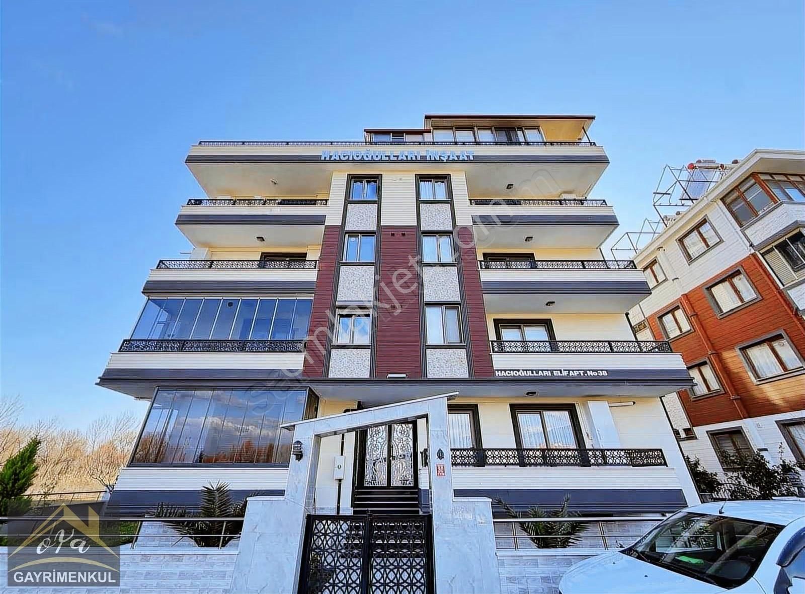 Akçay Oya Gayrimenkul'den Altınkum'da Ara Kat Köşe 2+1 Daire