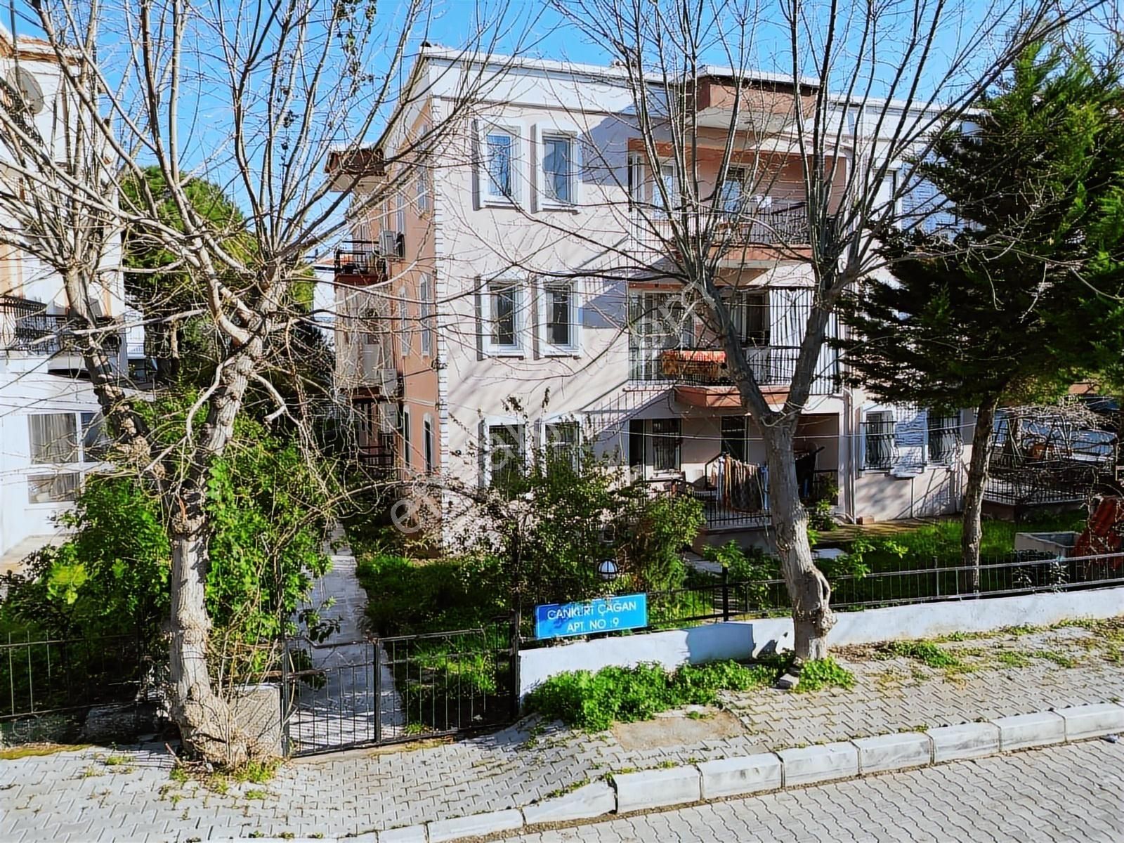 Foça Atatürk Mahallesinde Satılık 2+1 Daire