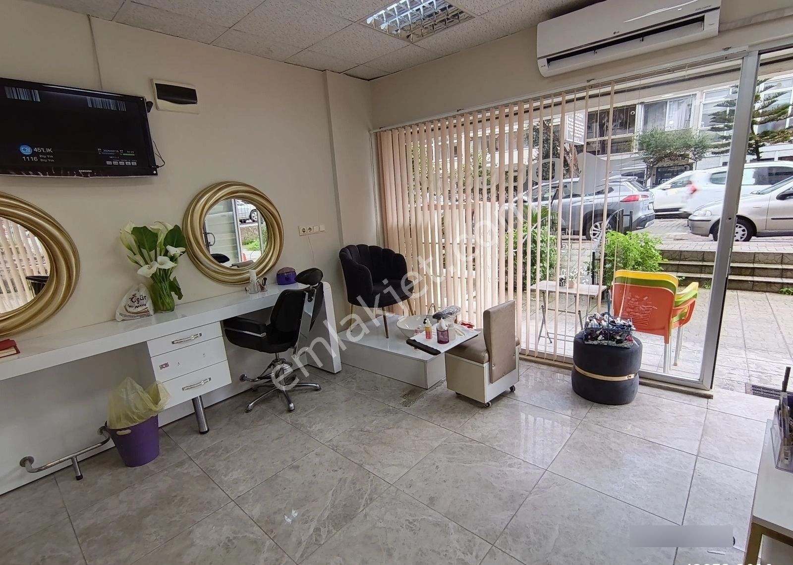 Karşıyaka Bostanlı'da Köşe 50 M2 Kiralık Dükkan - Görsel 11