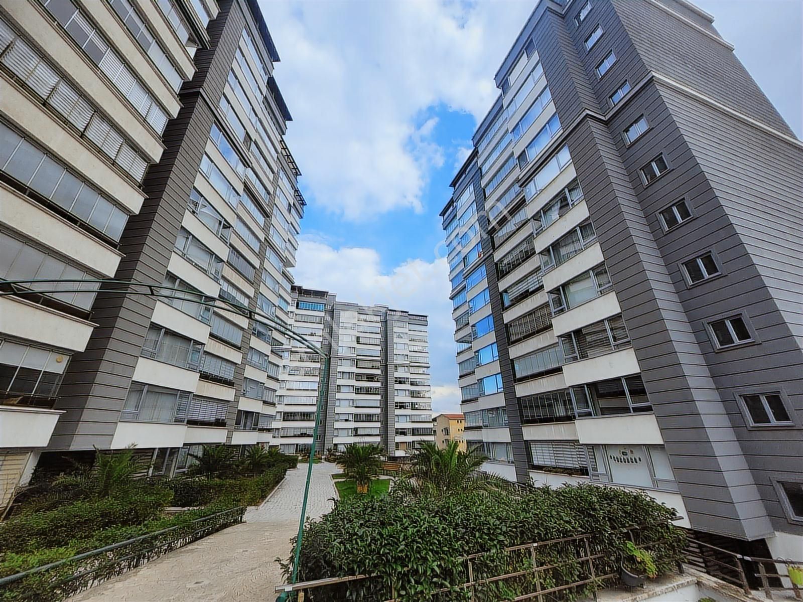 Liva Park Sitesi Havuz Manzaralı Katta Tek Satılık 4+1 Daire - Görsel 29