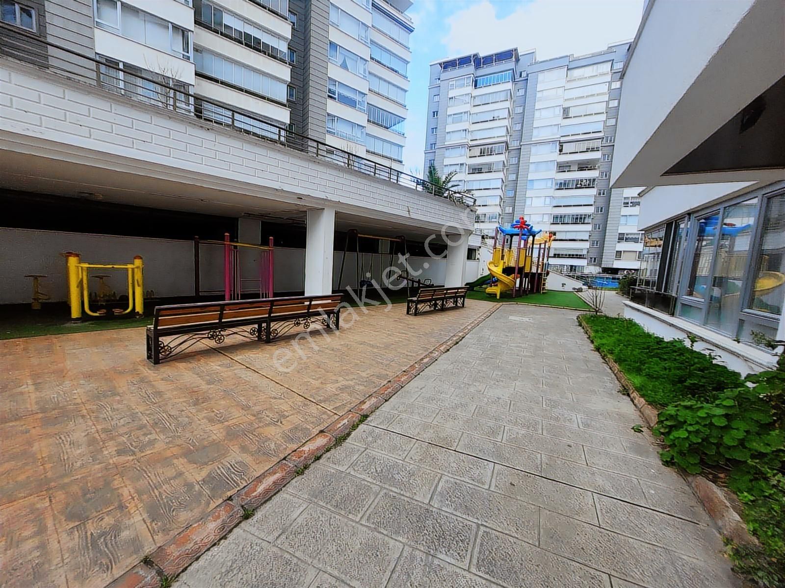 Liva Park Sitesi Havuz Manzaralı Katta Tek Satılık 4+1 Daire - Görsel 21