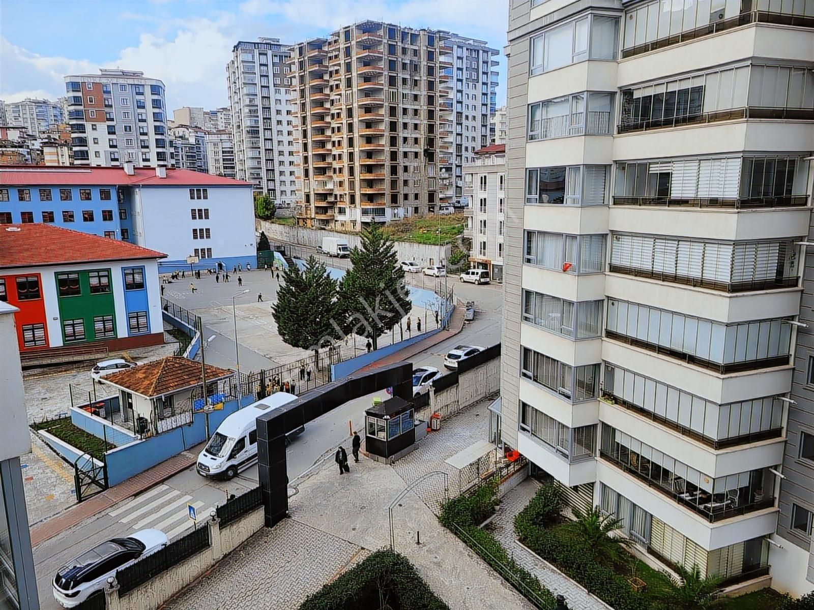 Liva Park Sitesi Havuz Manzaralı Katta Tek Satılık 4+1 Daire - Görsel 6